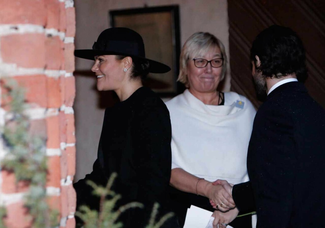 För det fina begravningsarrangemanget stod Oscis systerdotterdotter Camilla Flach och hennes Frid Begravning. För det fina begravningsarrangemanget stod Oscis systerdotterdotter Camilla Flach och hennes Frid Begravning.