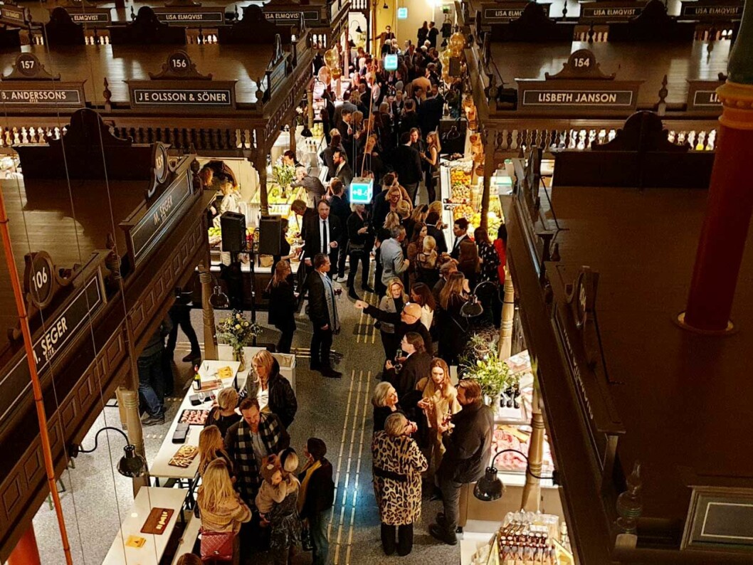 Det var en pampig och vacker saluhall som slog upp portarna på Östermalmstorg. Det var en pampig och vacker saluhall som slog upp portarna på Östermalmstorg.