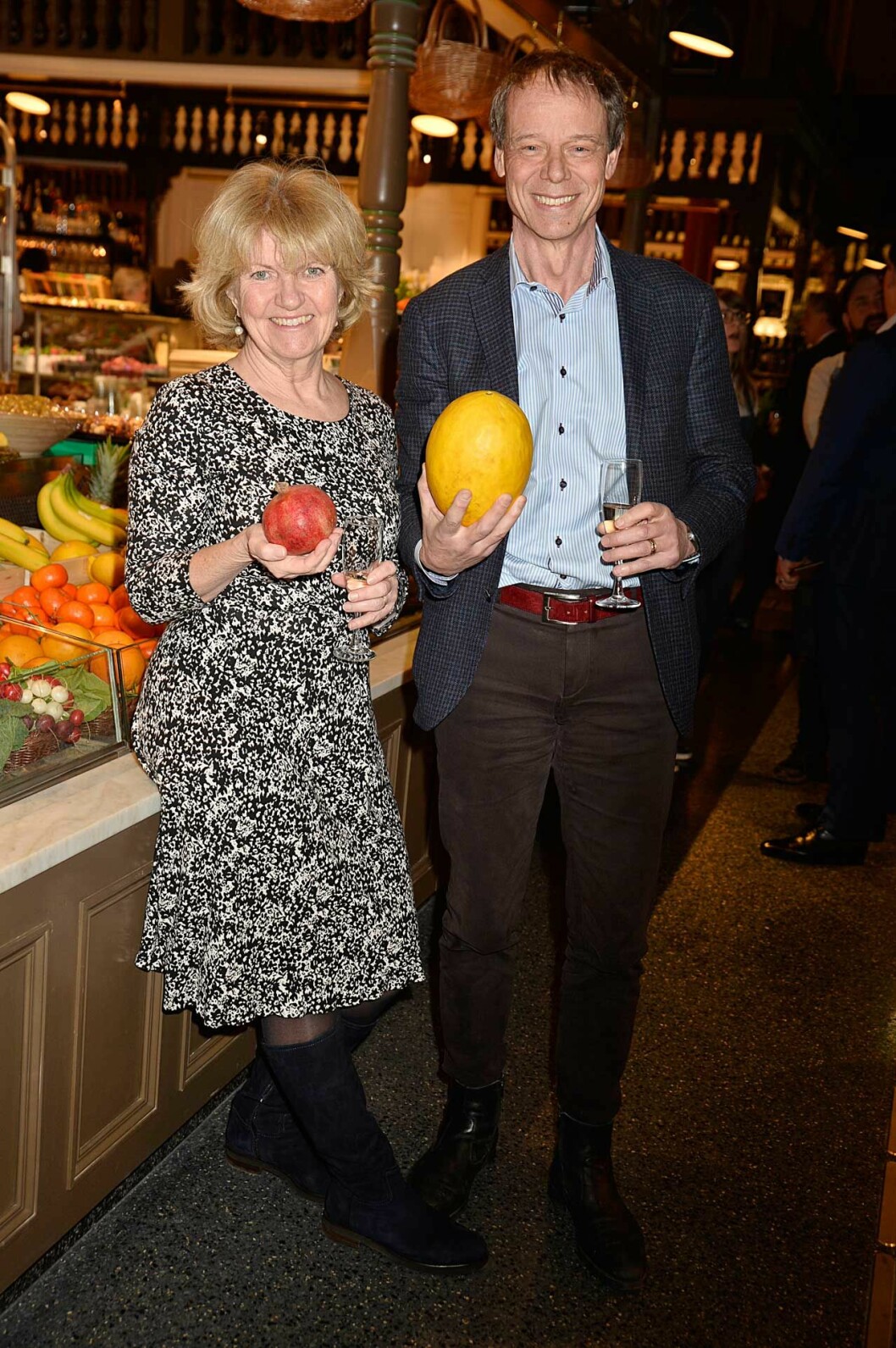 Fruktstund för Sveriges första astronaut, Christer Fuglesang, och hustrun Elisabeth. Fruktstund för Sveriges första astronaut, Christer Fuglesang, och hustrun Elisabeth.