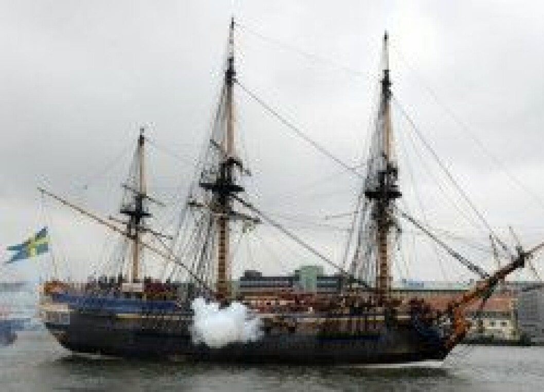 Ostindiefararen Götheborg i full fart mot den kungliga huvudstaden. Ostindiefararen Götheborg i full färd mot den kungliga huvudstaden.