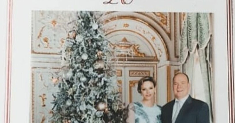 På julkortet ser vi inte Charlenes nya frisyr.