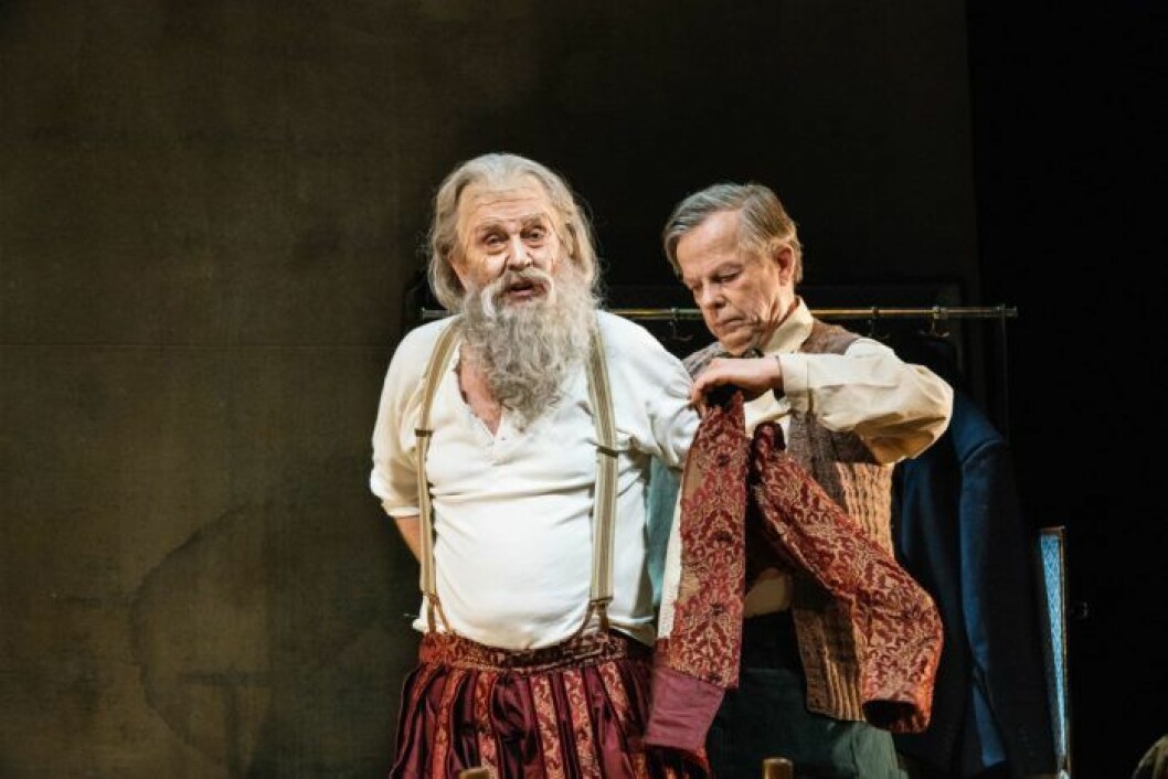 Sven-Bertil Taube och Krister Henriksson i “Påklädaren” på Dramaten. Bild: Sören Vilks/Pressbild ven-Bertil Taube och Krister Henriksson i