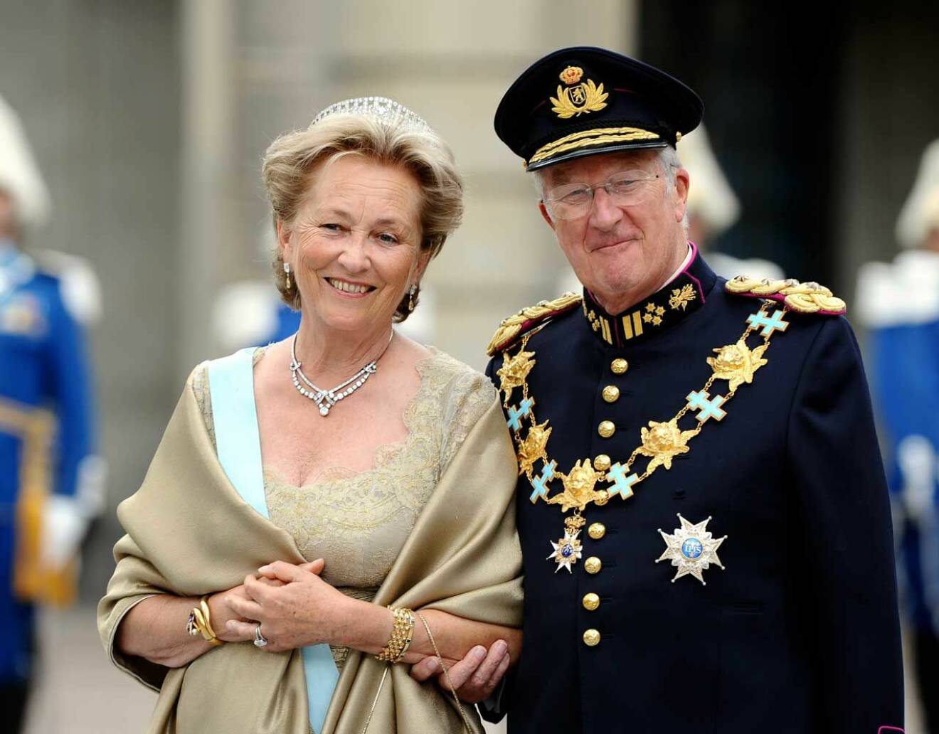 Drottning Paola och kung Albert på kronprinsessan Victorias och prins Daniels bröllop.