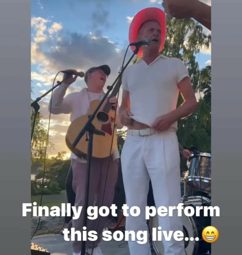 Jesper framförde låten "Barbie girl" av Aqua. Skärmdump: Instagram / Jesperparnevik