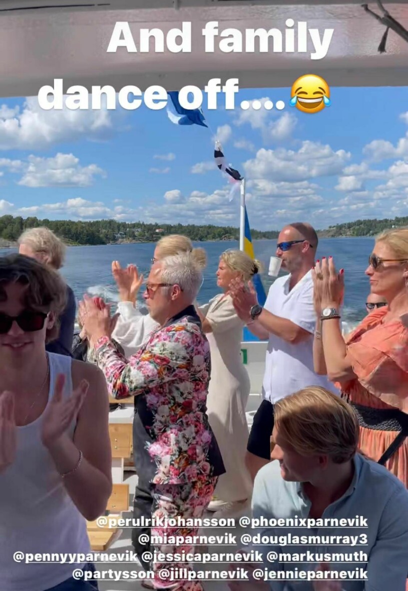Här dansar familjen på båten på väg ut till Långholmen. Skärmdump: Instagram / Jesperparnevik