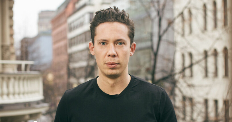 Pascal Engman har tidigare skrivit deckarna <span class=" italic" data-lab-italic_desktop="italic">Patrioterna</span>, <span class=" italic" data-lab-italic_desktop="italic">Eldslandet</span>, <span class=" italic" data-lab-italic_desktop="italic">Råttkungen</span> och <span class=" italic" data-lab-italic_desktop="italic">Änkorna</span>. Nu är han aktuell med <span class=" italic" data-lab-italic_desktop="italic">Kokain</span>.