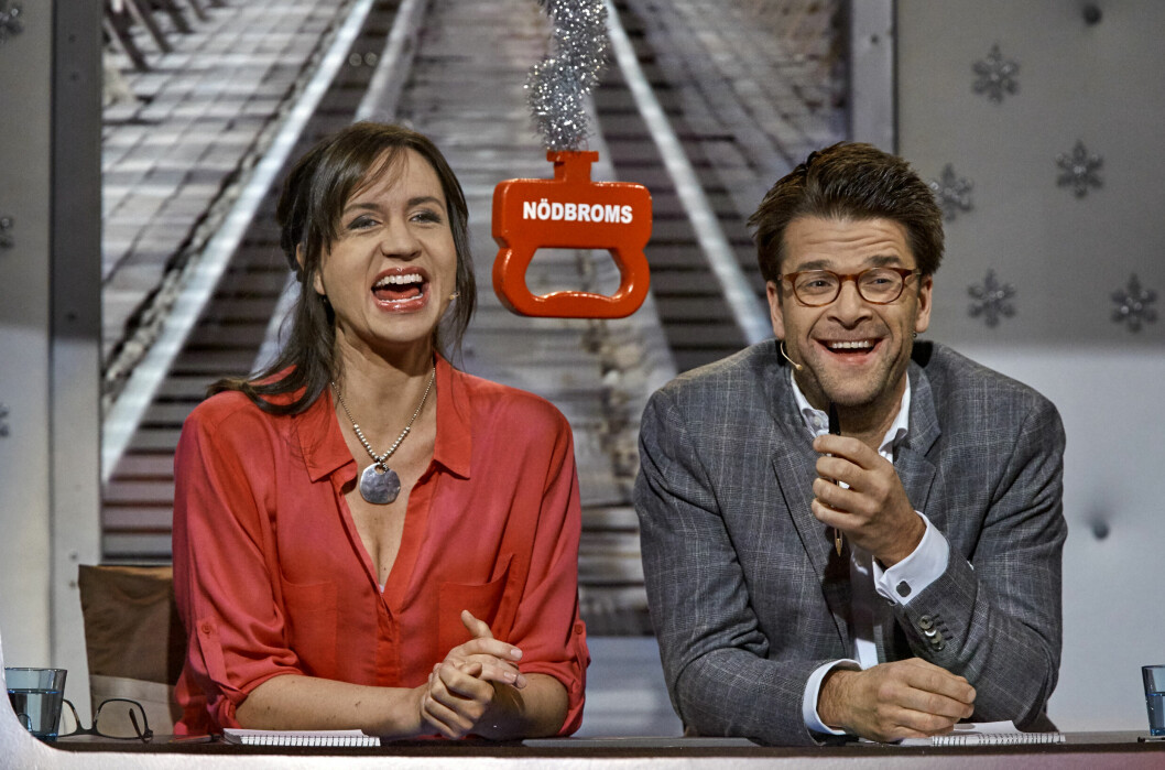 Det var inte bara såhär breda leenden under duons medverkan. Petra Mede och Peter Magnusson i På spåret