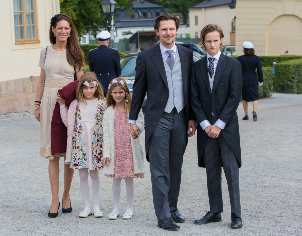 Maline och Patrick med sina tvillingdöttrar Chloé och Anaïs och Patricks son Leopold (t v) som han har från sitt tidigare äktenskap med Camilla Lundén. patrick sommerlath maline sommerlath