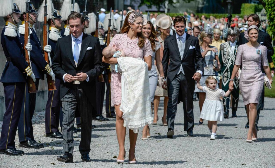 Patrick Sommerlath är fadder till prinsessan Leonore, här intill kronprinsessan Victoria med prinsessan Estelle i handen. Patrick Sommerlath är fadder till prinsessan Leonore, här intill kronprinsessan Victoria med prinsessan Estelle i handen.