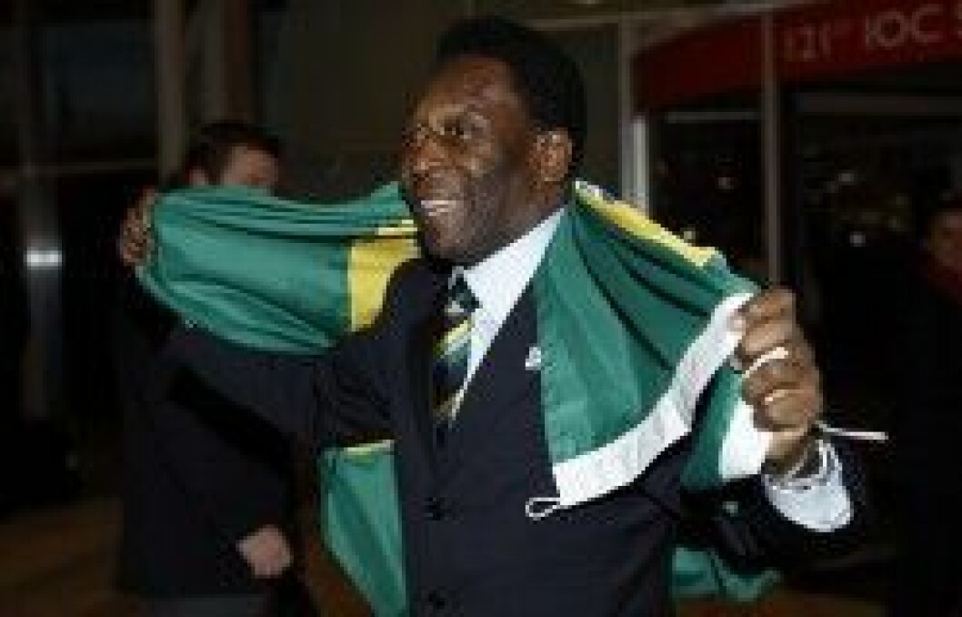 Brasilianske fotbollslegenden Pelé firar Rio-segern! Brasilianske fotbollslegenden Pele firar Rio-segern!