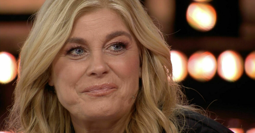 Pernillas besök blev en tårfylld historia. Pernilla Wahlgren gråter efter att Bianca Ingrosso hyllat henne i talkshowen Bianca