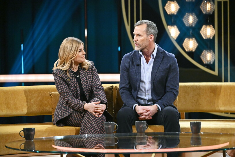 Pernillas skosamling – ett känsligt ämne för kärleksparet. Pernilla Wahlgren och pojkvännen Christian Bauer i Carina Bergfeldts talkshow