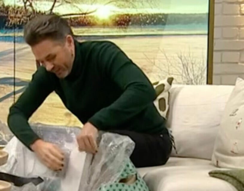 Peter Jöback fick en julklapp av Nyhetsmorgon! Foto: TV4
