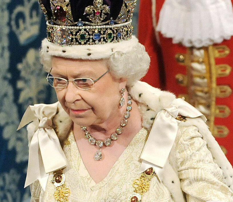 De dolda budskapens mästarinna – efter snart 70 år på tronen. Drottning Elizabeth Krona Kronjuvelerna
