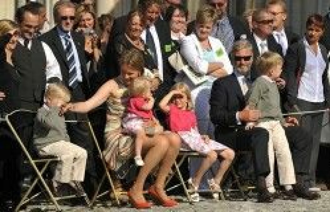 Kronprins Philippe och prinsessan Mathilde med sina fyra barn.