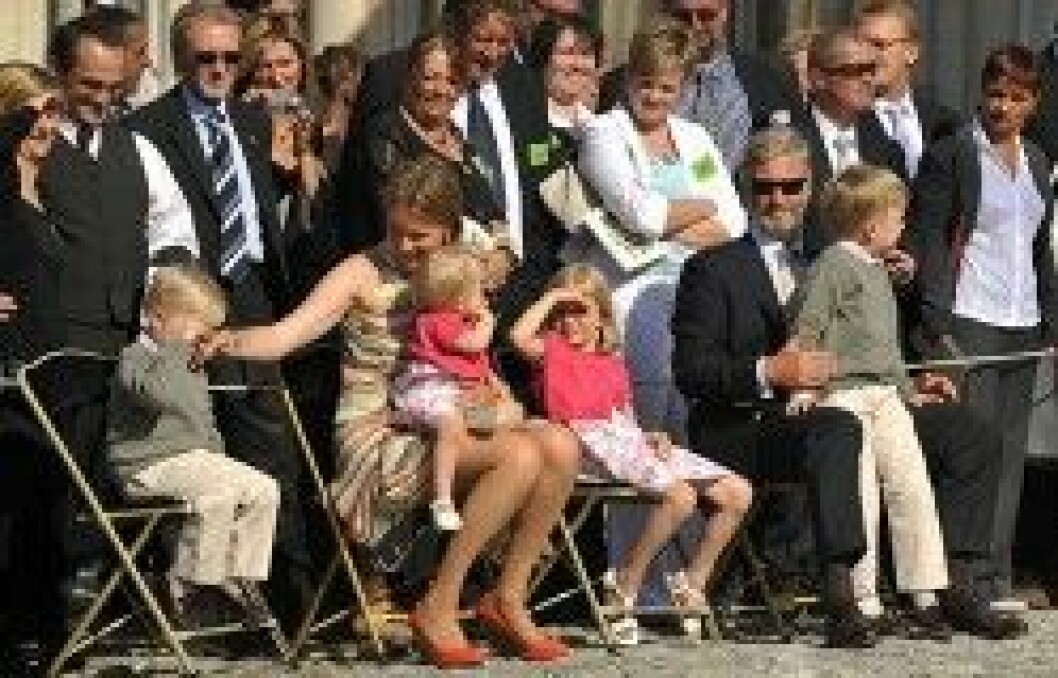 Kronprins Philippe och prinsessan Mathilde med sina fyra barn. Kronprins Philippe och prinsessan Mathilde med sina fyra barn.