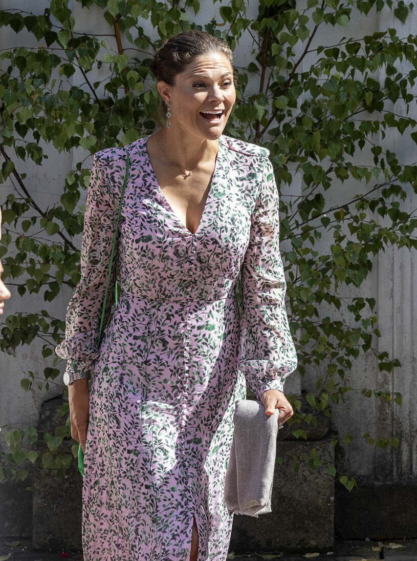 Victoria anlände till Medevi Brunn på bästa humör. Kronprinsessan Victoria Medevi Brunn