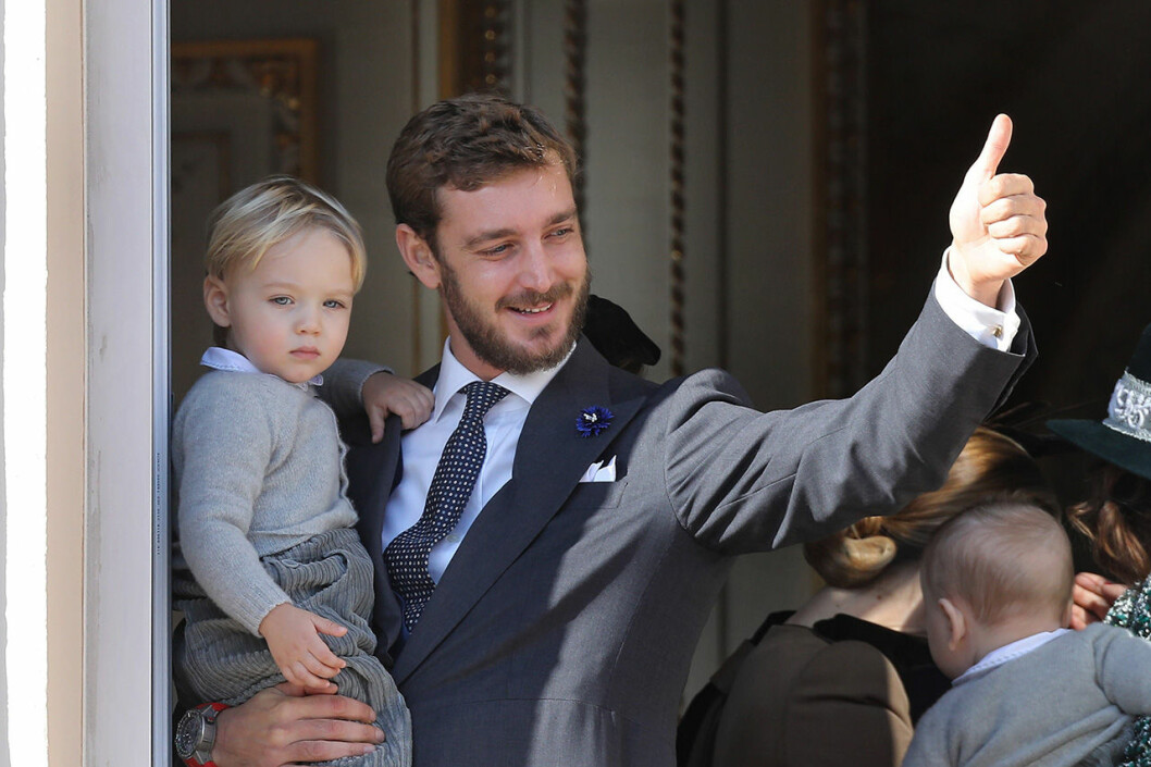 Pierre Casiraghi tillsammans med lilla Stefano under Monacos nationaldag 2018. Pierre Casiraghi och Stefano