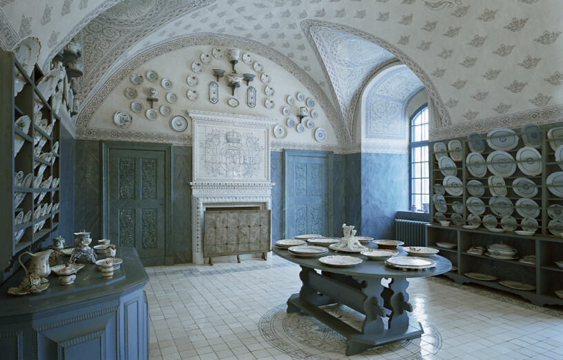 Drottning Silvia har bland annat firats med en middag i det vackra blåvita porslinsköket. Porslinsköket Drottningholm Drottningholms slott Drottning Silvias födelsedag firande Födelsedag Middag