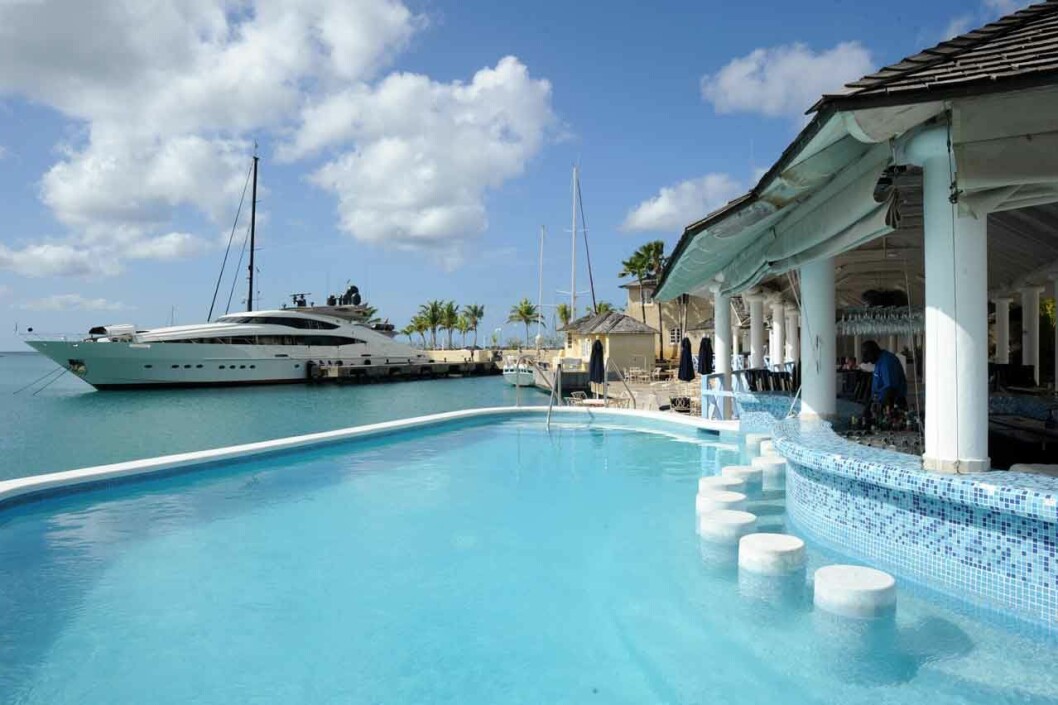 Port St Charles Yacht Club är ett trevligt utflyktsmål för kombinerad lunch och bad, såväl i poolen som i havet! Perfekt för hela familjen. Port St Charles Yacht Club är ett trevligt utflyktsmål för kombinerad lunch och bad, såväl i poolen som i havet! Perfekt för hela familjen.