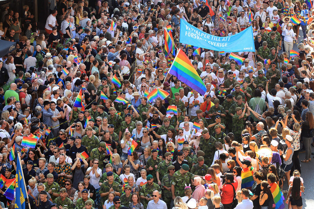 Bild från förra årets parad i Stockholm. I år sker den digitalt på grund av pandemin. Pride 2019