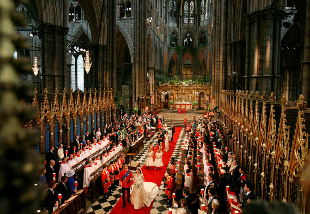 Nygifta prins William och hertiginnan Catherine “Kate” lämnar Westminster Abbey som man och hustru. Nygifta prins William och hertiginnan Catherine "Kate" lämnar Webmister Abby som man och hustru.