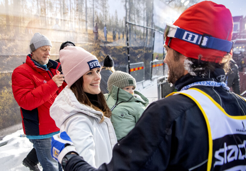 Prinsessan Sofia och prins Gabriel gratulerar prins Carl Philip efter målgång i Mora under Vasaloppet 2019. Prins Carl Philip, Vasaloppet