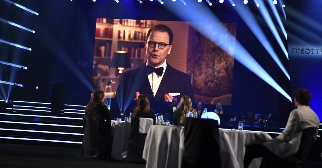 Bilden visar att Idrottsgalan blev en betydligt tråkigare tillställning än vanligt för prins Daniel. Prins Daniel Idrottsgalan
