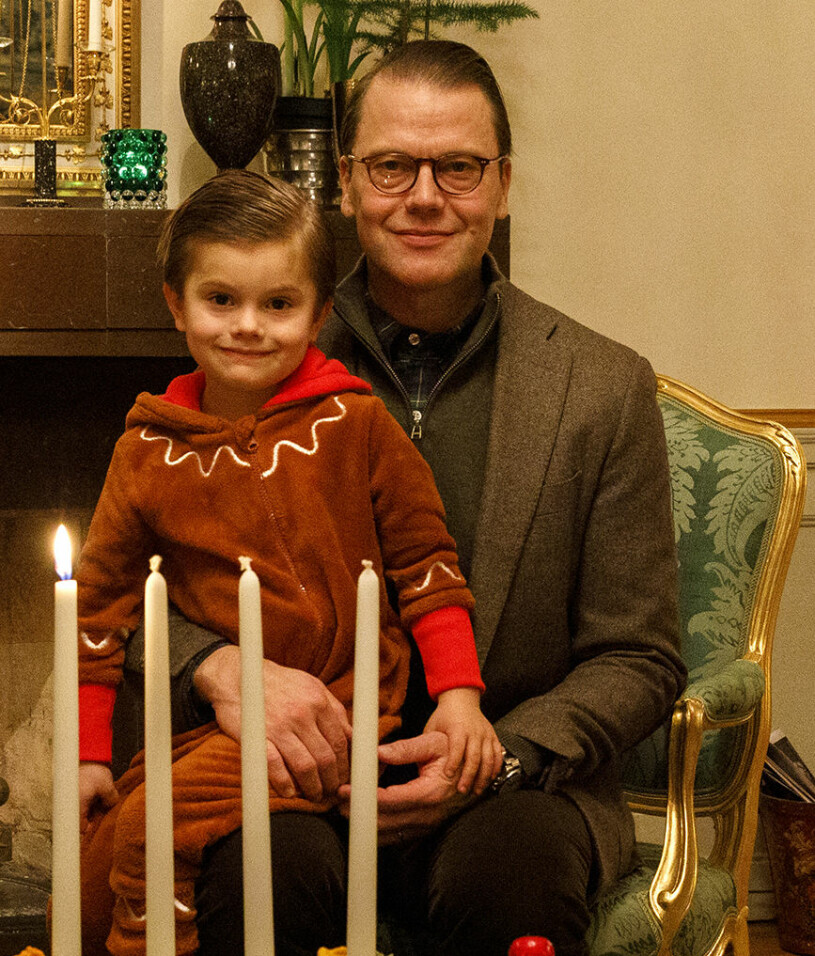 Daniel klädd för adventsmys. Det är inte alla dagar vi får se honom utan slips! Prins Daniel Prins Oscar Advent Haga slott