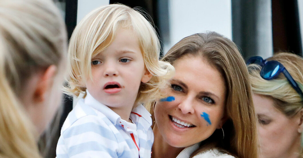 Prins Nicolas med sin mamma prinsessan Madeleine