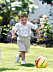 Lill-prins Oscar kunde inte släppa bollen över huvudtaget även om det var mammas födelsedag. Från Victoriadagen den 14 juli i somras.