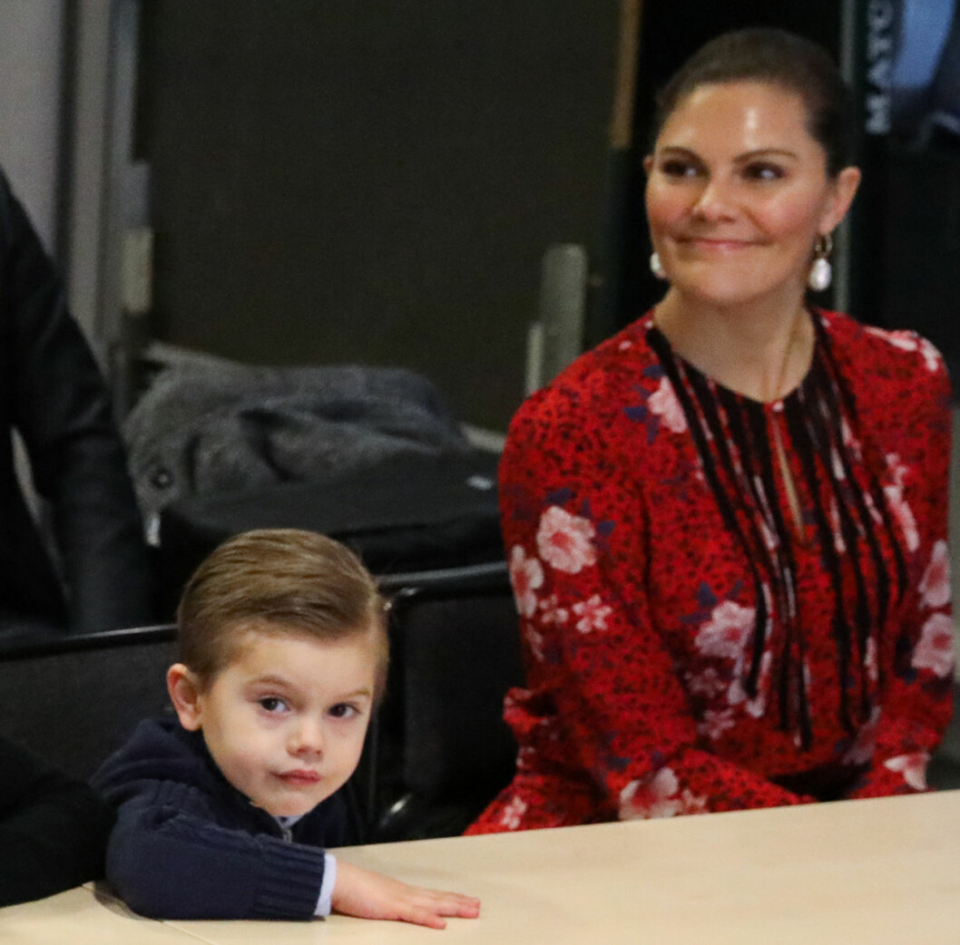 Det är ett speciellt liv som väntar. Prins Oscar kronprinsessan Victoria