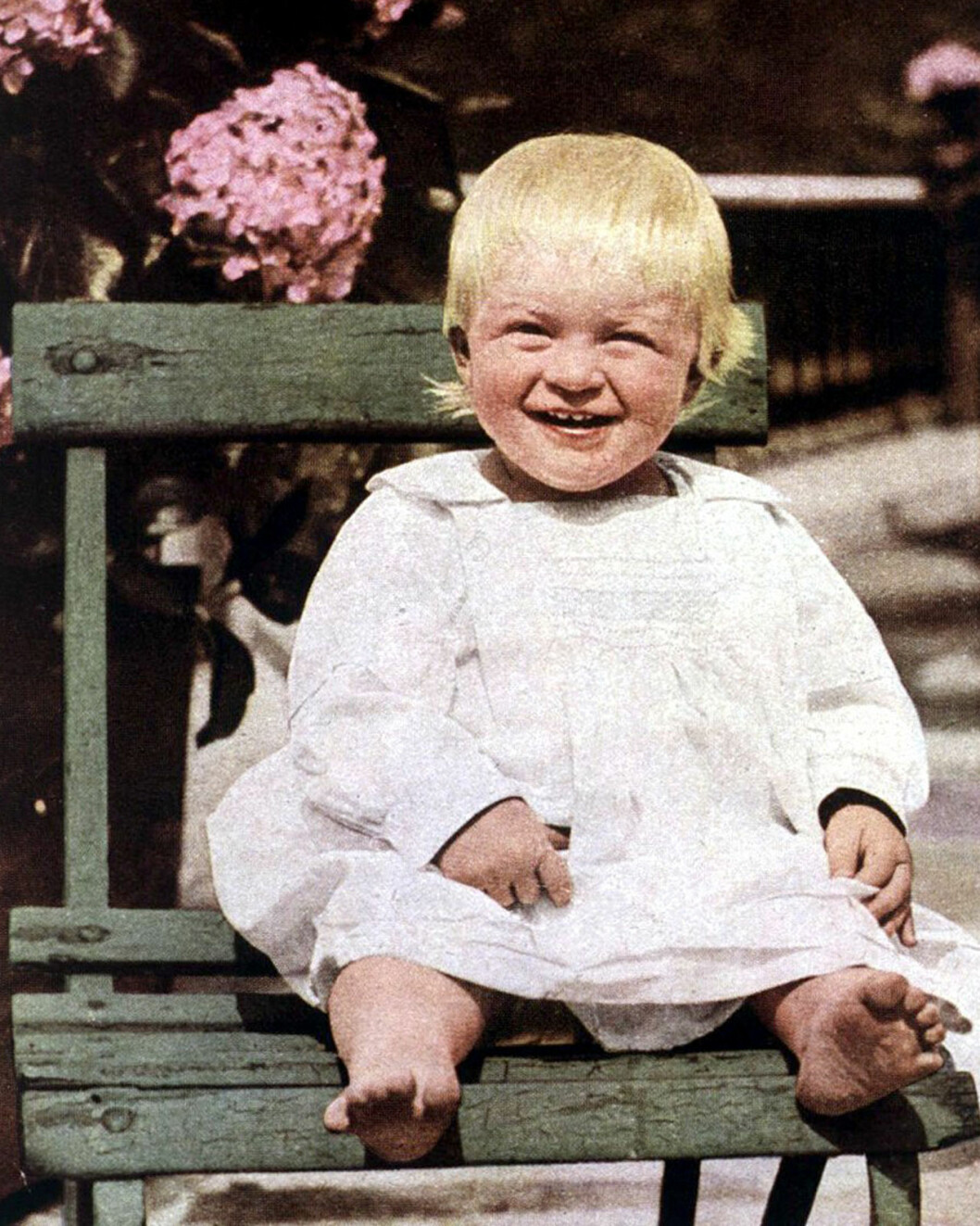 Prins Philip föddes 1921, på ett köksbord på Korfu, som prins Philippos av Grekland och Danmark. Prins Philip 1922