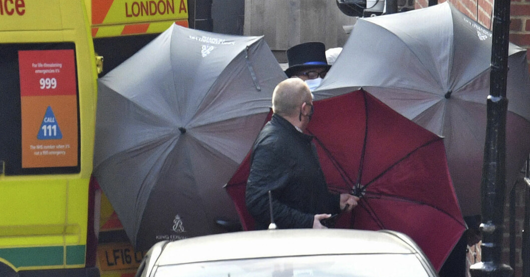 Prins Philip flyttades under måndagen från King Edward VII:s sjukhus till St Bartholomews sjukhus. Prins Philip