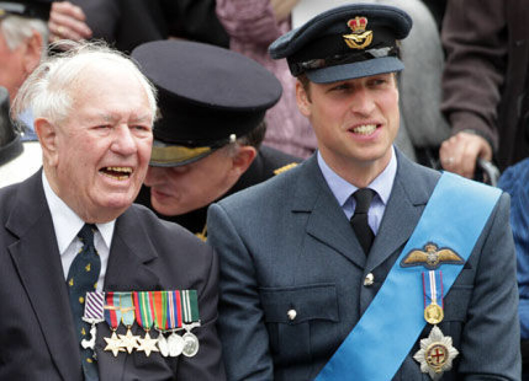 Prins William mötte militärer. Prins William mötte militärer.