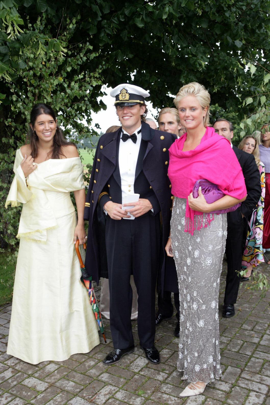 Ulrik von der Esch söker lyckan som skådespelare i USA. Lycka kan också vara att vandra uppför kyrkogången med Sophie de Geer och Carlotta Kuylenstierna.