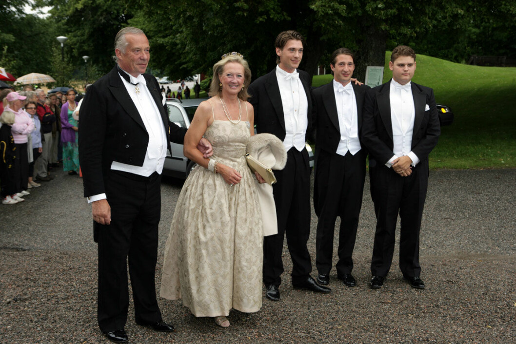 Greve Peder Wachtmeister med fru Liane och sönerna Pontus och Nils.