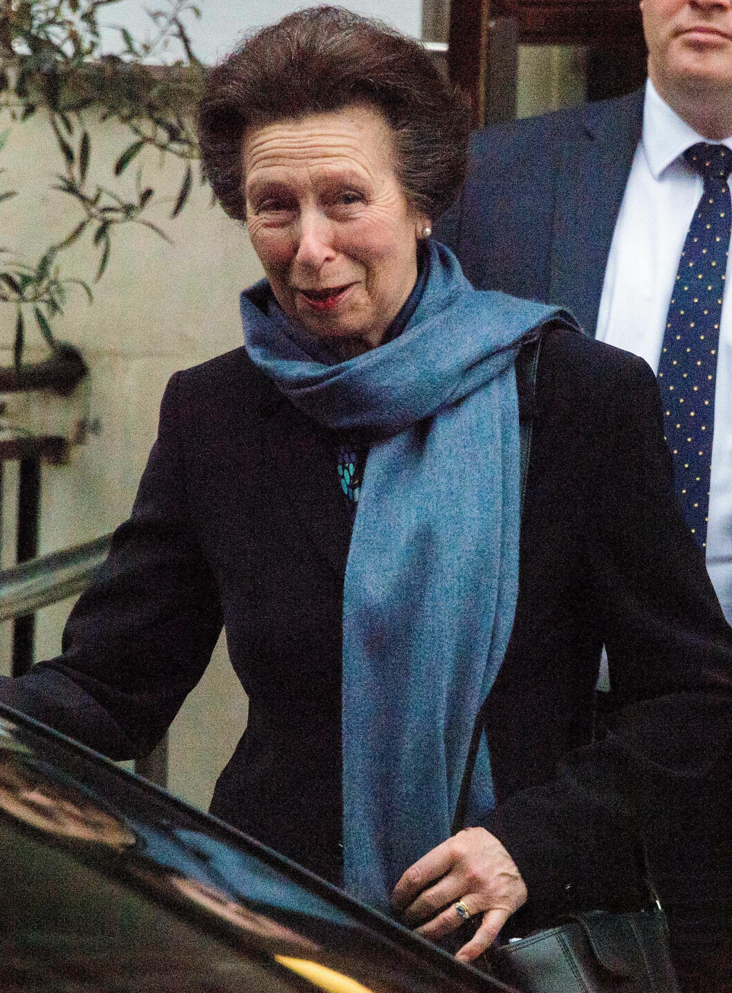Prinsessan Anne på väg ut från sjukhuset där hon hälsat på sin pappa, prins Philip. Prinsessan Anne på väg ut från sjukhuset där hon hälsat på sin pappa, prins Philip.