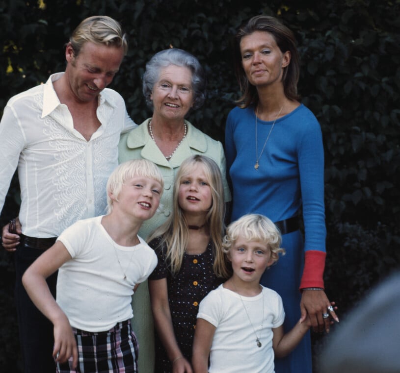 Prinsessan Birgitta med mamma Sibylla, maken Hansi och barnen. Prinsessan Birgitta Prins Johann Georg Hansi Prinsessan Sibylla Prinsessan Désirée Prins Hubertus Prins Carl Christian