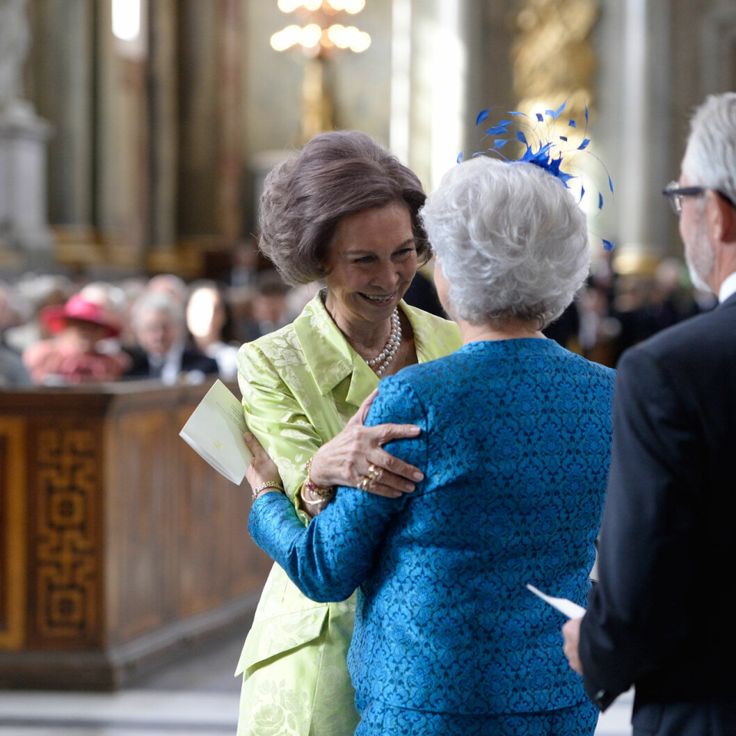 Och titta på glädjen i det här återseendet! Ett fint möte med drottning Sofía av Spanien. Prinsessan Christina med drottning Sofía av Spanien.