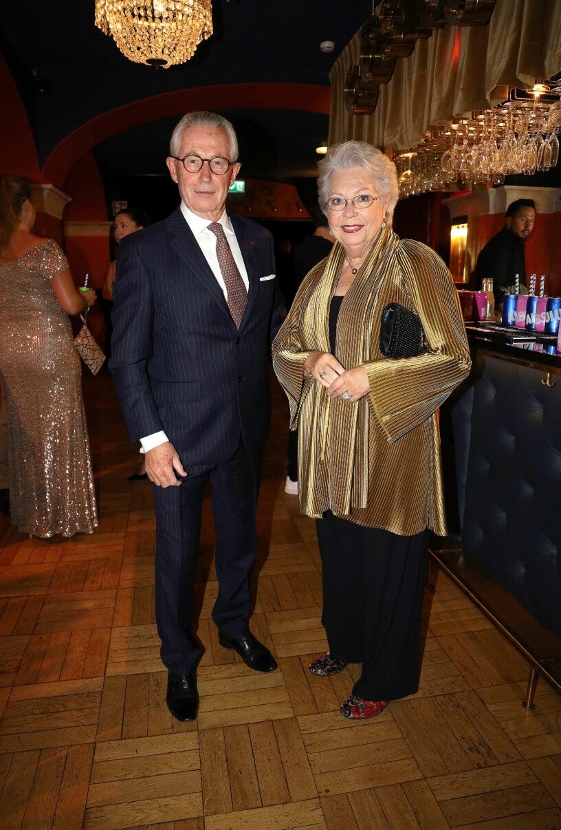 En glad men mycket försiktig galakväll för prinsessan Christina och Tord Magnuson. Prinsessan Christina Tord Magnuson.