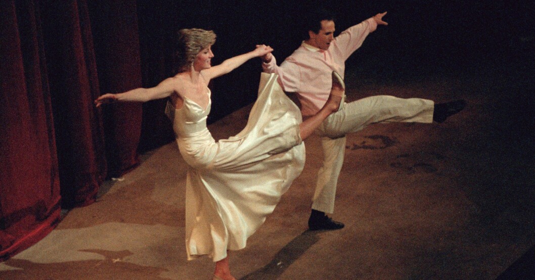Diana dansade med Wayne Sleep under ett framträdande till Uptown Girl i december 1985. prinsessan diana