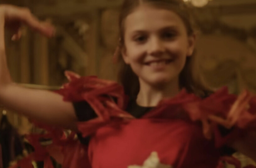 Estelle tyckte om besöket på Kungliga operan, kanske inte så kontigt – prinsessan älskar att dansa! Prinsessan Estelle