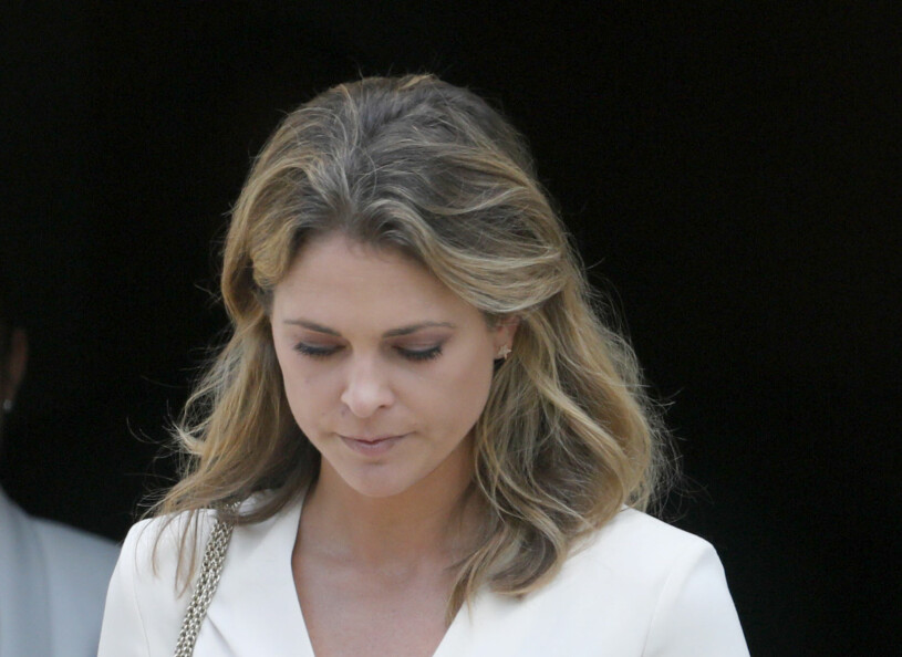 Inte så kul för Madeleine att sitta borta i Miami när familjen går igenom svåra tider... Prinsessan Madeleine