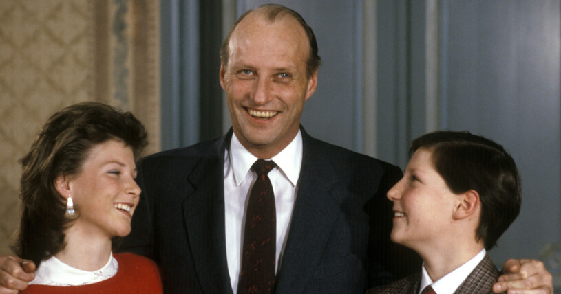 Prinsessan Märtha Louise, här 16 år, fick rådet av kung Harald att vara "sann mot sig själv". Prinsessan Märtha Louise, kung Harald och kronprins Hakoon