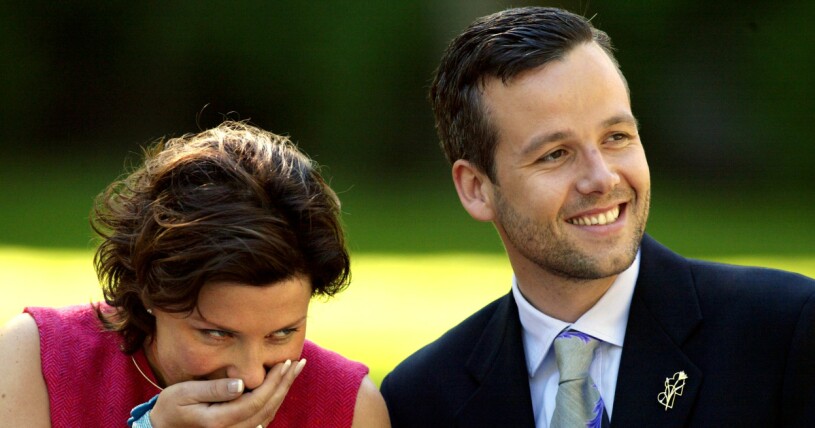 Märtha Louise och Ari Behn på en presskonferens några dagar innan deras bröllop. Prinsessan Märtha Louise och Ari Behn