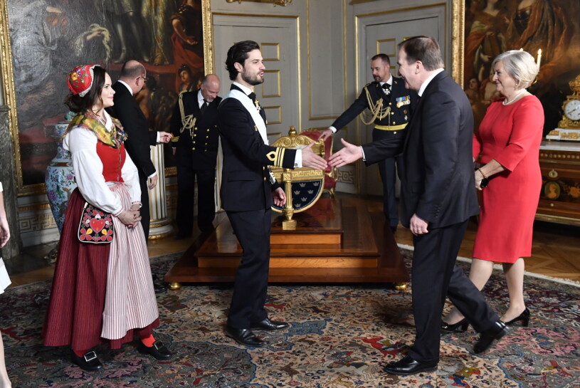 Äkta vintage: Prinsessan Sofia i sin fina Älvdalsdräkt. Prinsessan Sofia Älvdalsdräkt Prins Carl Philip Prins Gabriel dop 2017