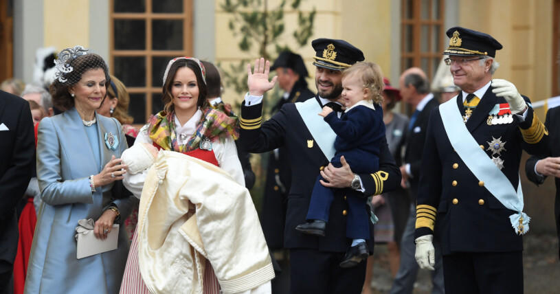 prinsessan sofia i ävdalsdrökt under prins gabriels dop 2017