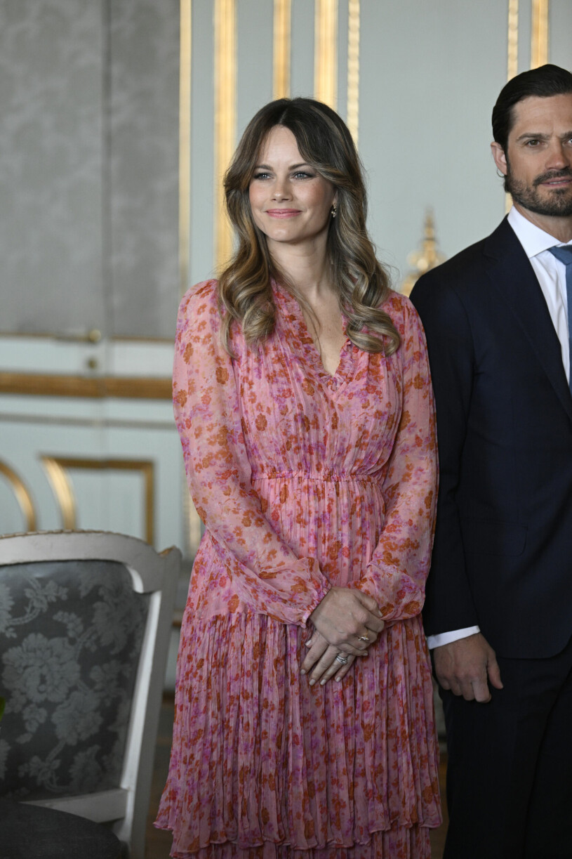 prinsessan Sofia i rosa blommig klänning från By Timo