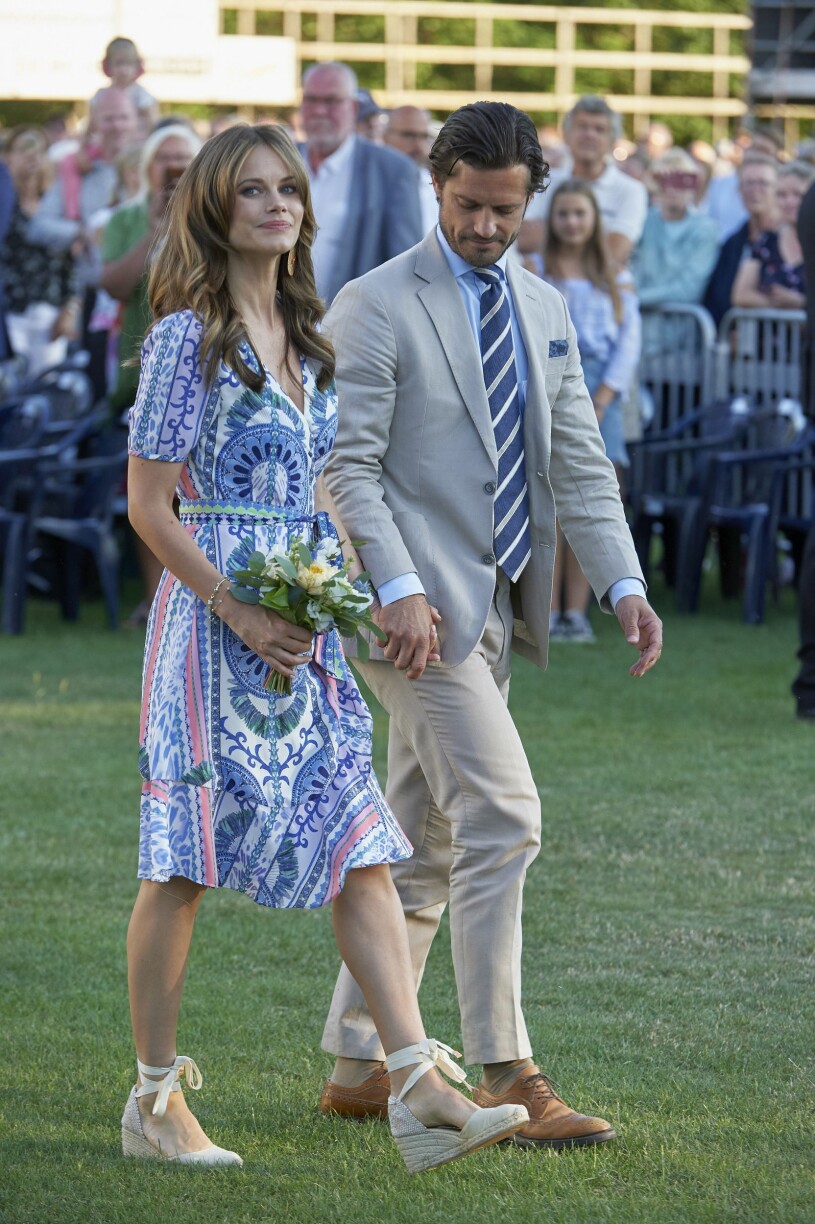 Prinsessan Sofia och prins Carl Philip håller ofta hand. Prinsessan Sofia och prins Carl Philip.